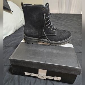 !! NEW !! Black Suede Lace Up Lug Sole Boots